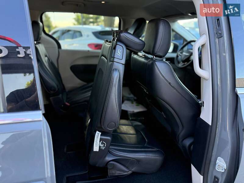 Мінівен Chrysler Pacifica 2022 в Львові