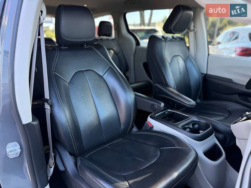 Мінівен Chrysler Pacifica 2022 в Львові