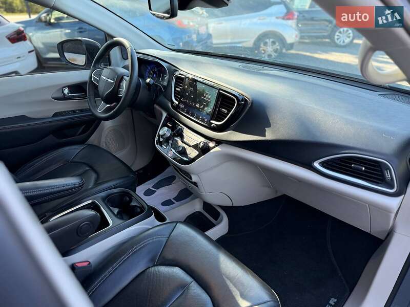 Мінівен Chrysler Pacifica 2022 в Львові