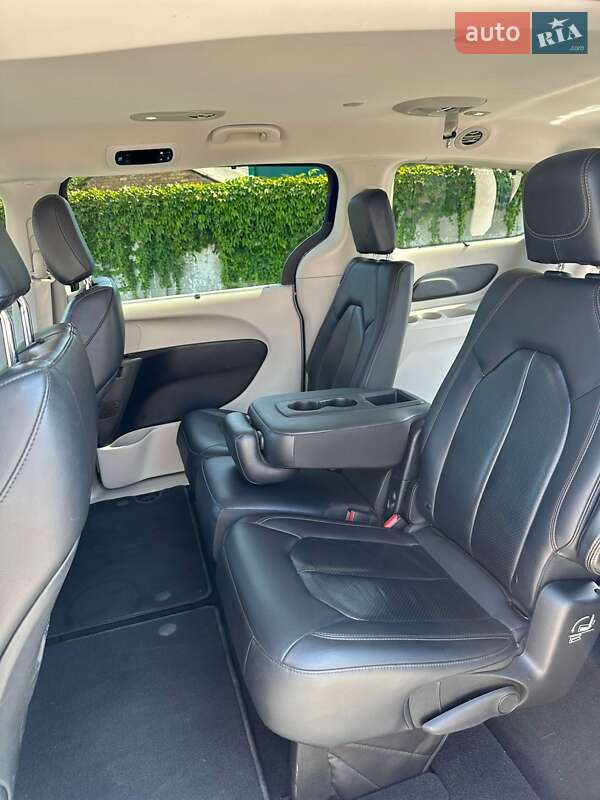 Универсал Chrysler Pacifica 2018 в Нововолынске