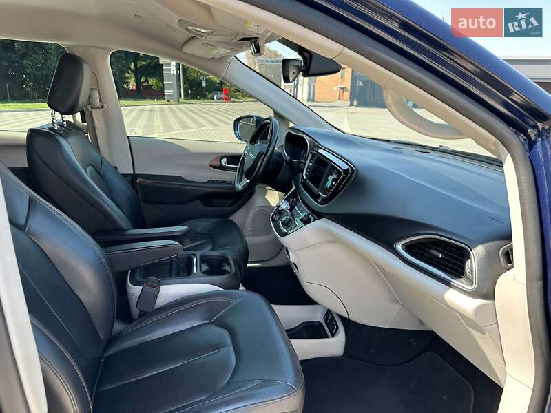 Универсал Chrysler Pacifica 2018 в Нововолынске