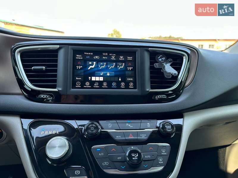 Универсал Chrysler Pacifica 2018 в Нововолынске