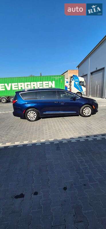 Универсал Chrysler Pacifica 2018 в Нововолынске