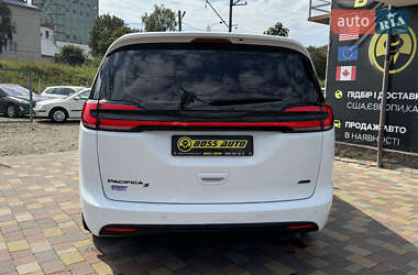 Минивэн Chrysler Pacifica 2020 в 