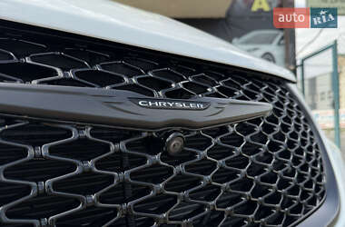 Минивэн Chrysler Pacifica 2020 в 