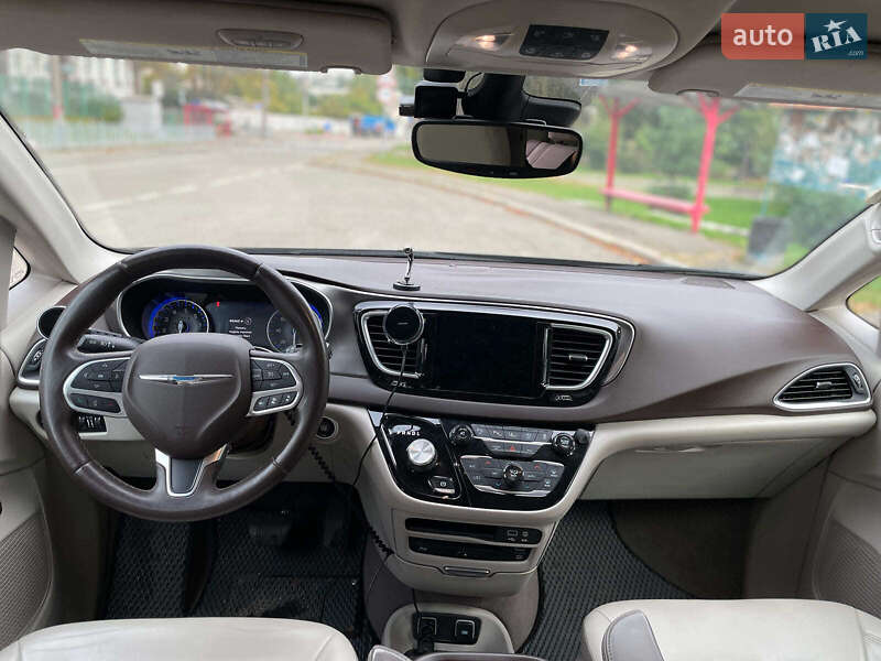 Минивэн Chrysler Pacifica 2017 в Киеве