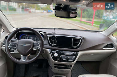 Минивэн Chrysler Pacifica 2017 в 