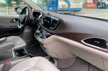 Минивэн Chrysler Pacifica 2017 в 