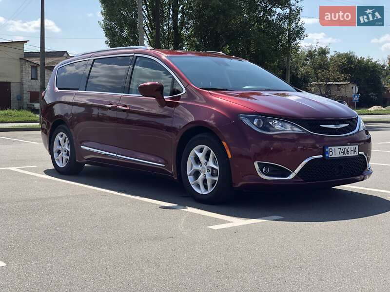 Универсал Chrysler Pacifica 2017 в Киеве