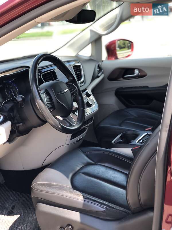 Универсал Chrysler Pacifica 2017 в Киеве