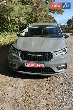 Минивэн Chrysler Pacifica 2023 в 