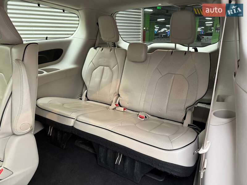 Минивэн Chrysler Pacifica 2017 в Киеве