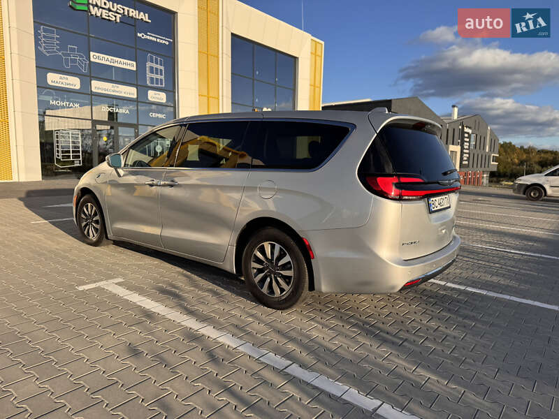 Мінівен Chrysler Pacifica 2022 в Львові