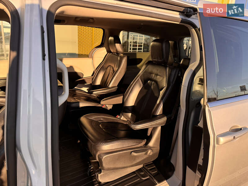 Мінівен Chrysler Pacifica 2022 в Львові