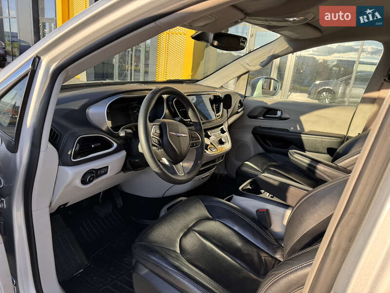 Мінівен Chrysler Pacifica 2022 в Львові