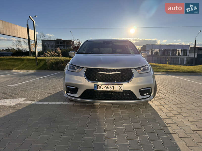 Мінівен Chrysler Pacifica 2022 в Львові