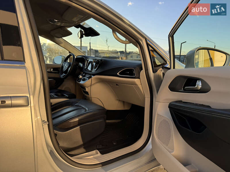 Мінівен Chrysler Pacifica 2022 в Львові