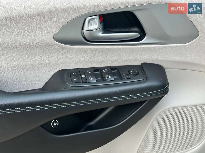 Мінівен Chrysler Pacifica 2017 в Києві фото 19 Мінівен Chrysler Pacifica 2017 в Києві