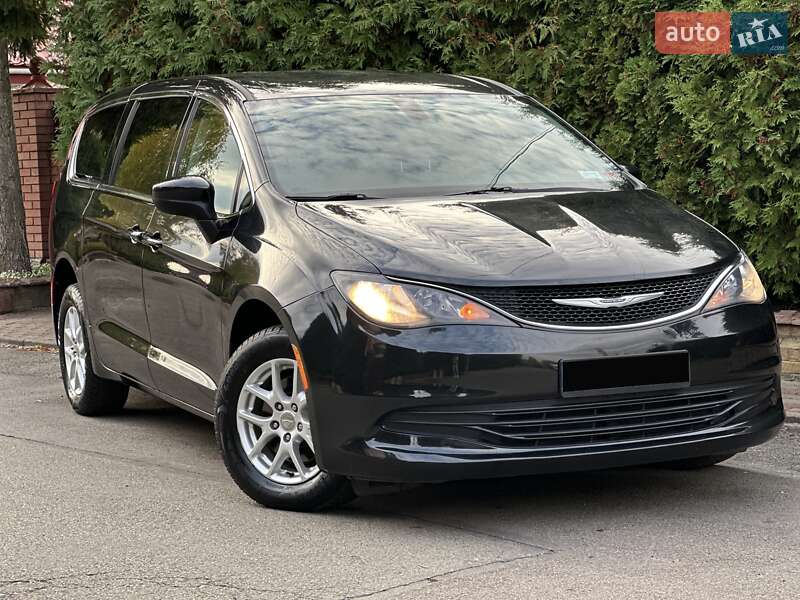 Минивэн Chrysler Pacifica 2016 в Киеве