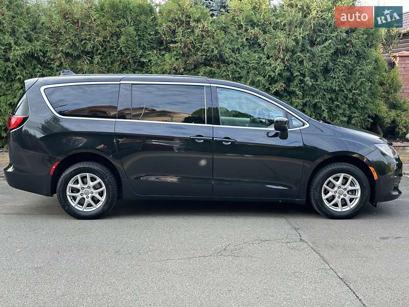 Минивэн Chrysler Pacifica 2016 в Киеве