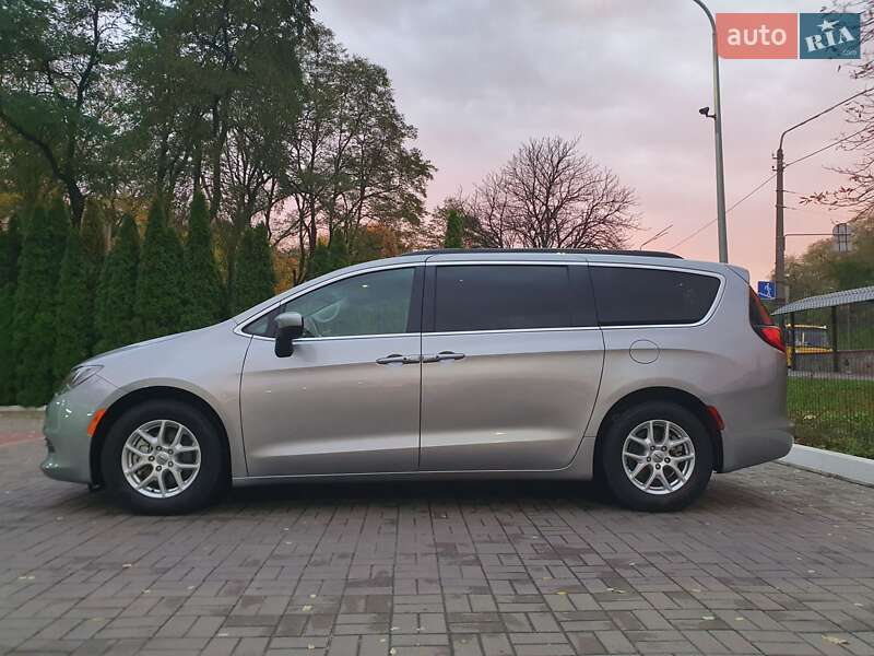 Мінівен Chrysler Pacifica 2020 в Києві