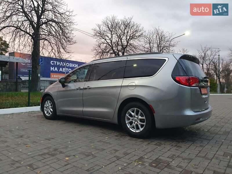 Мінівен Chrysler Pacifica 2020 в Києві
