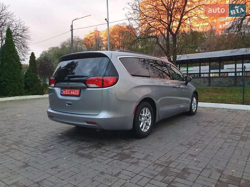 Мінівен Chrysler Pacifica 2020 в Києві