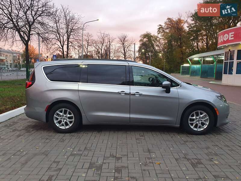 Мінівен Chrysler Pacifica 2020 в Києві