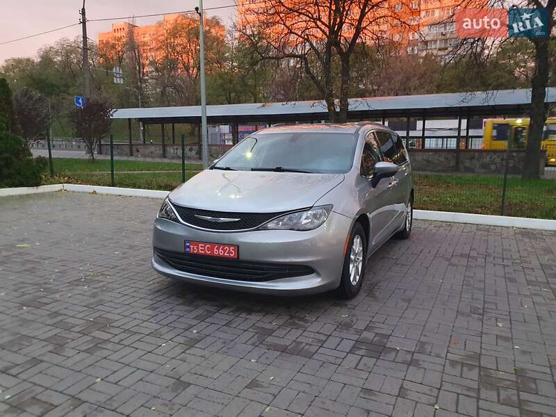 Мінівен Chrysler Pacifica 2020 в Києві