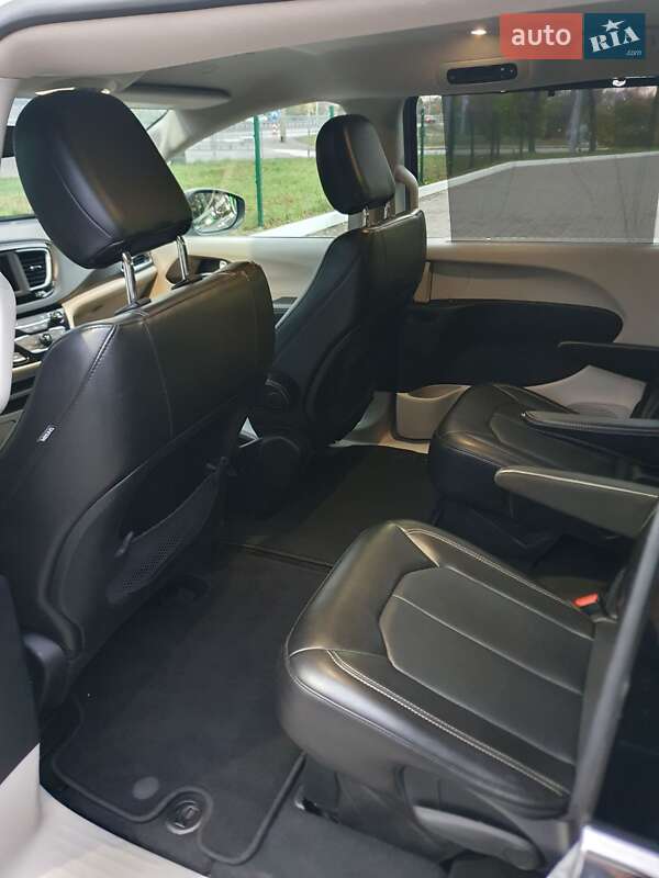 Мінівен Chrysler Pacifica 2020 в Києві