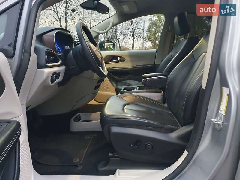 Мінівен Chrysler Pacifica 2020 в Києві