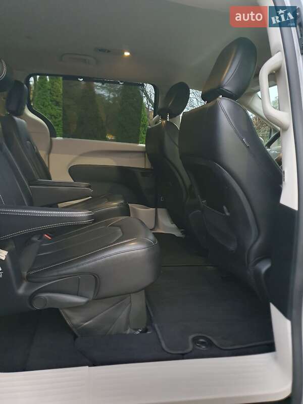 Мінівен Chrysler Pacifica 2020 в Києві