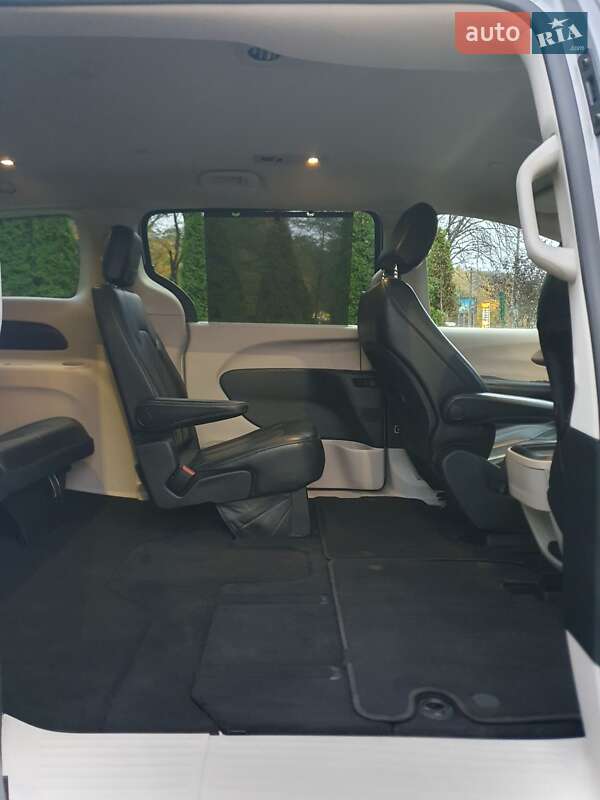 Мінівен Chrysler Pacifica 2020 в Києві