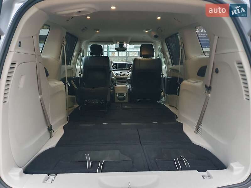 Мінівен Chrysler Pacifica 2020 в Києві
