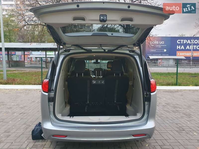 Мінівен Chrysler Pacifica 2020 в Києві