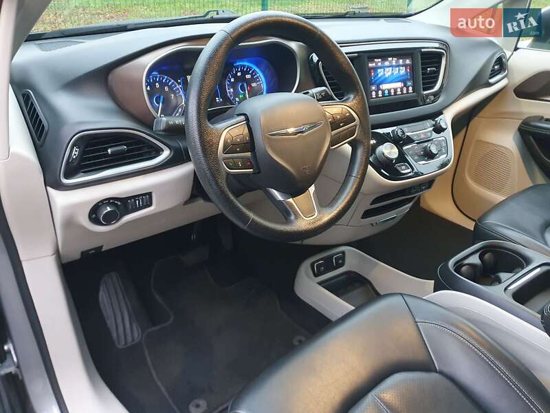 Мінівен Chrysler Pacifica 2020 в Києві