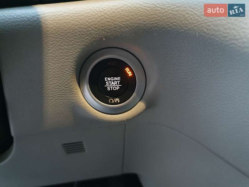 Мінівен Chrysler Pacifica 2020 в Києві