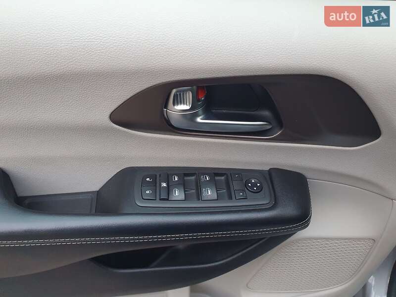 Мінівен Chrysler Pacifica 2020 в Києві