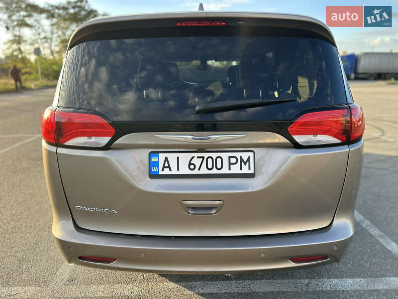 Минивэн Chrysler Pacifica 2017 в Киеве фото 6 Минивэн Chrysler Pacifica 2017 в Киеве