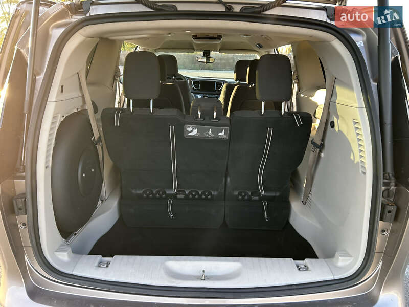 Минивэн Chrysler Pacifica 2017 в Киеве фото 14 Минивэн Chrysler Pacifica 2017 в Киеве