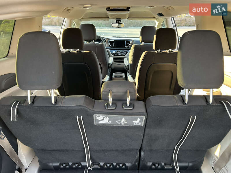 Минивэн Chrysler Pacifica 2017 в Киеве фото 12 Минивэн Chrysler Pacifica 2017 в Киеве