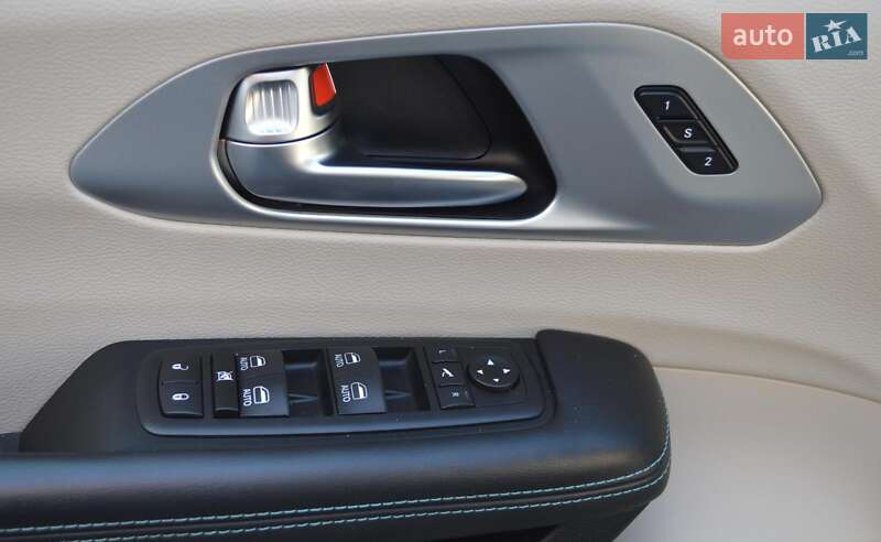 Мінівен Chrysler Pacifica 2019 в Одесі