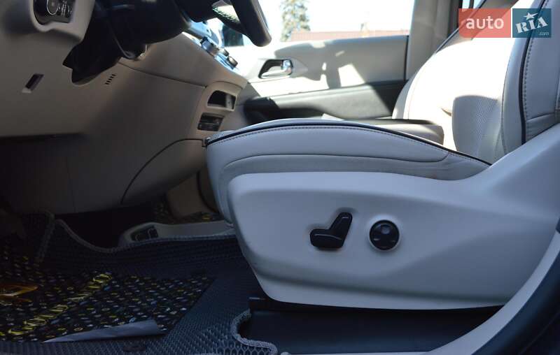 Мінівен Chrysler Pacifica 2019 в Одесі