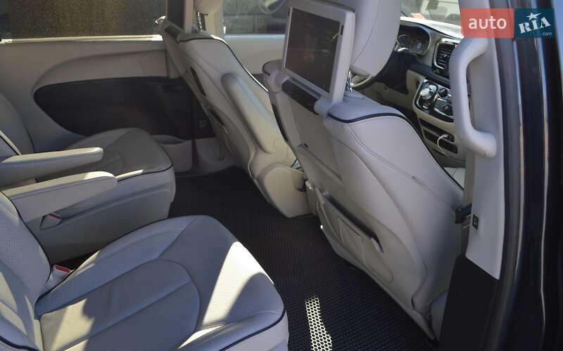 Мінівен Chrysler Pacifica 2019 в Одесі