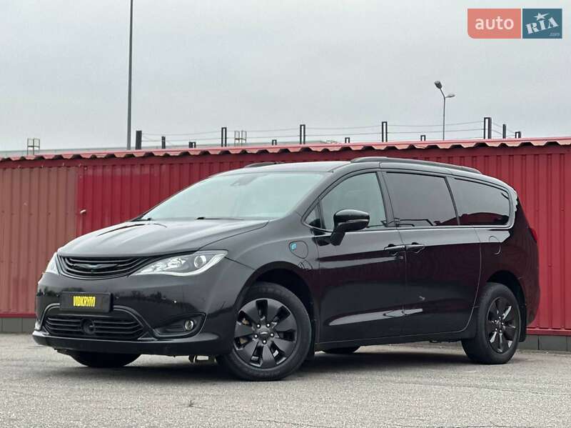 Минивэн Chrysler Pacifica 2019 в Киеве фото 6 Минивэн Chrysler Pacifica 2019 в Киеве