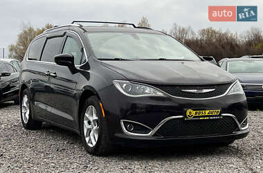 Минивэн Chrysler Pacifica 2017 в Львове