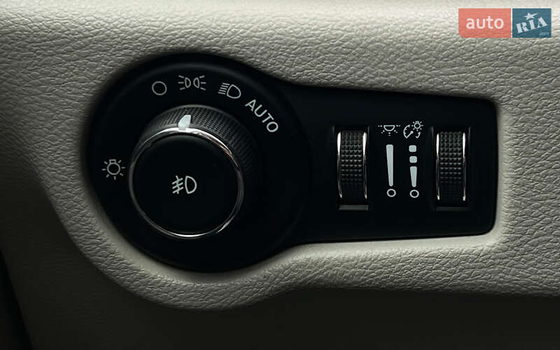 Минивэн Chrysler Pacifica 2017 в Львове