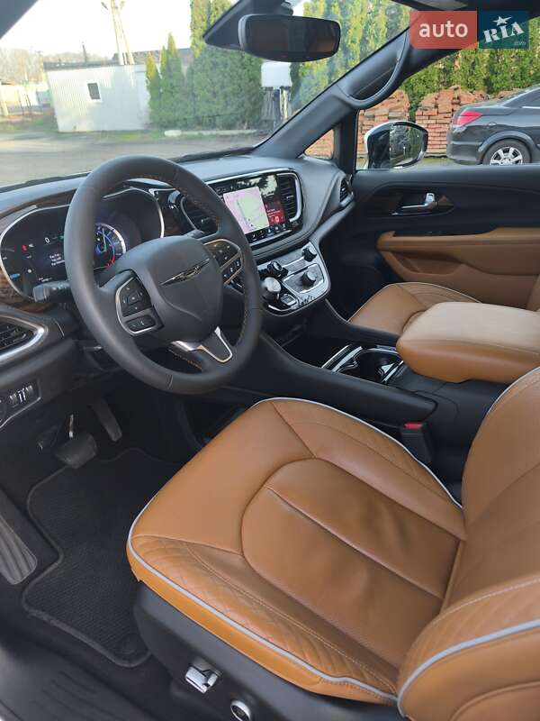 Минивэн Chrysler Pacifica 2023 в Киеве