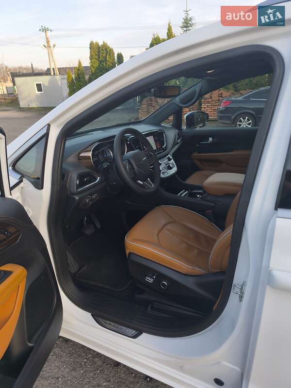 Минивэн Chrysler Pacifica 2023 в Киеве