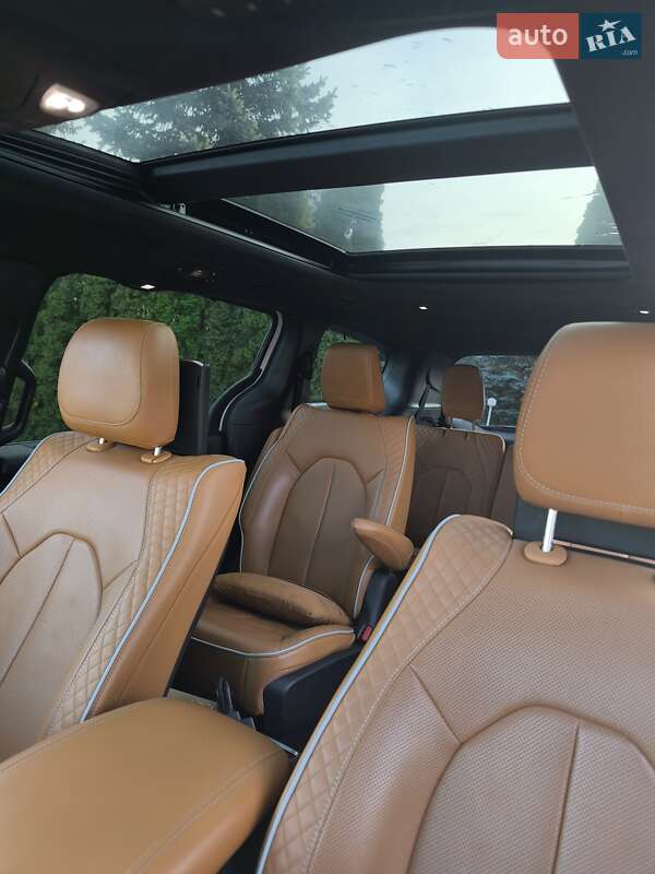 Минивэн Chrysler Pacifica 2023 в Киеве